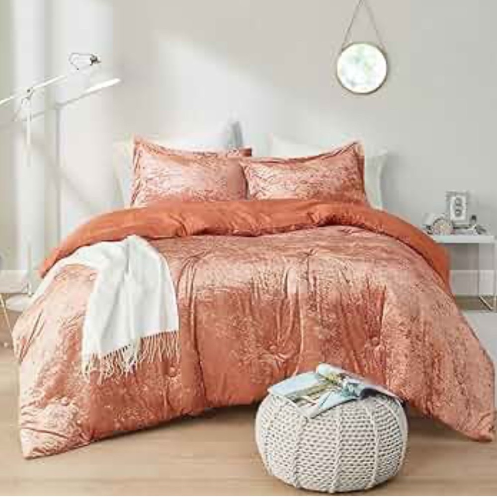 Luxurious Velvet Bedding Set in Orange
